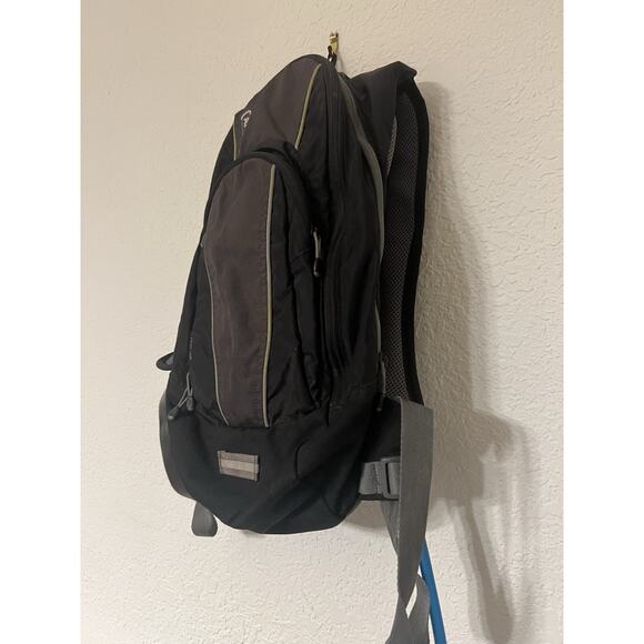 CamelBak Blowfish Hydration Pack Backpack Black Gray Expandable w/ Bladder - Picture 3 of 8